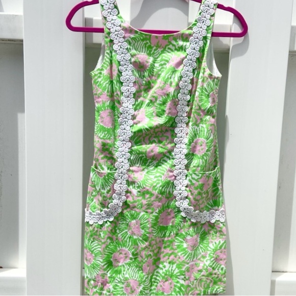 Lilly Pulitzer Dresses & Skirts - Lilly Pulitzer Liz Shift Dress Lion Print Green Pink Size 00